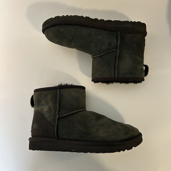 UGG Womens Classic Mini II Winter Boots Shearling Fur Booties Size 8 Black - Picture 2 of 14